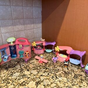 Littlest Pet Shop Pink and Purple Playset with Floral Stands